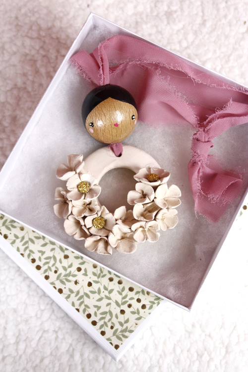 (image pour) Grande Couronne Florale Camelia